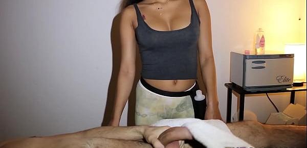  Kinky ebony masseuse tugs during erotic massage